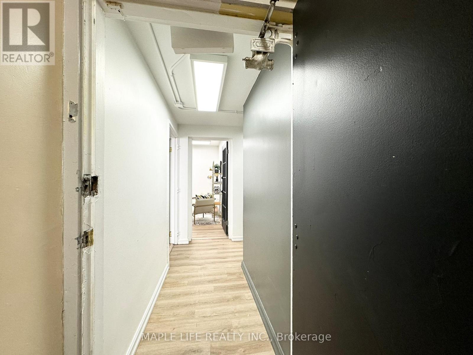 Lower - 901 Yonge Street Property Photo 26