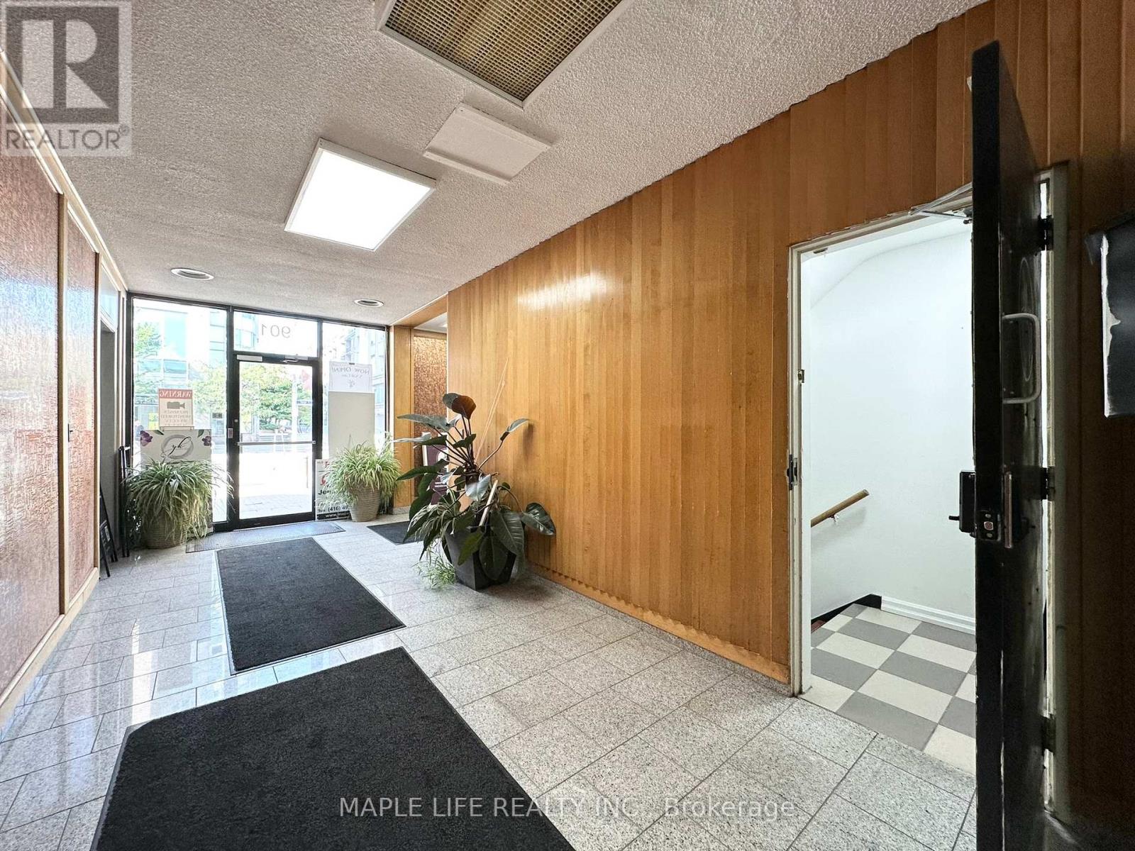 Lower - 901 Yonge Street Property Photo 27