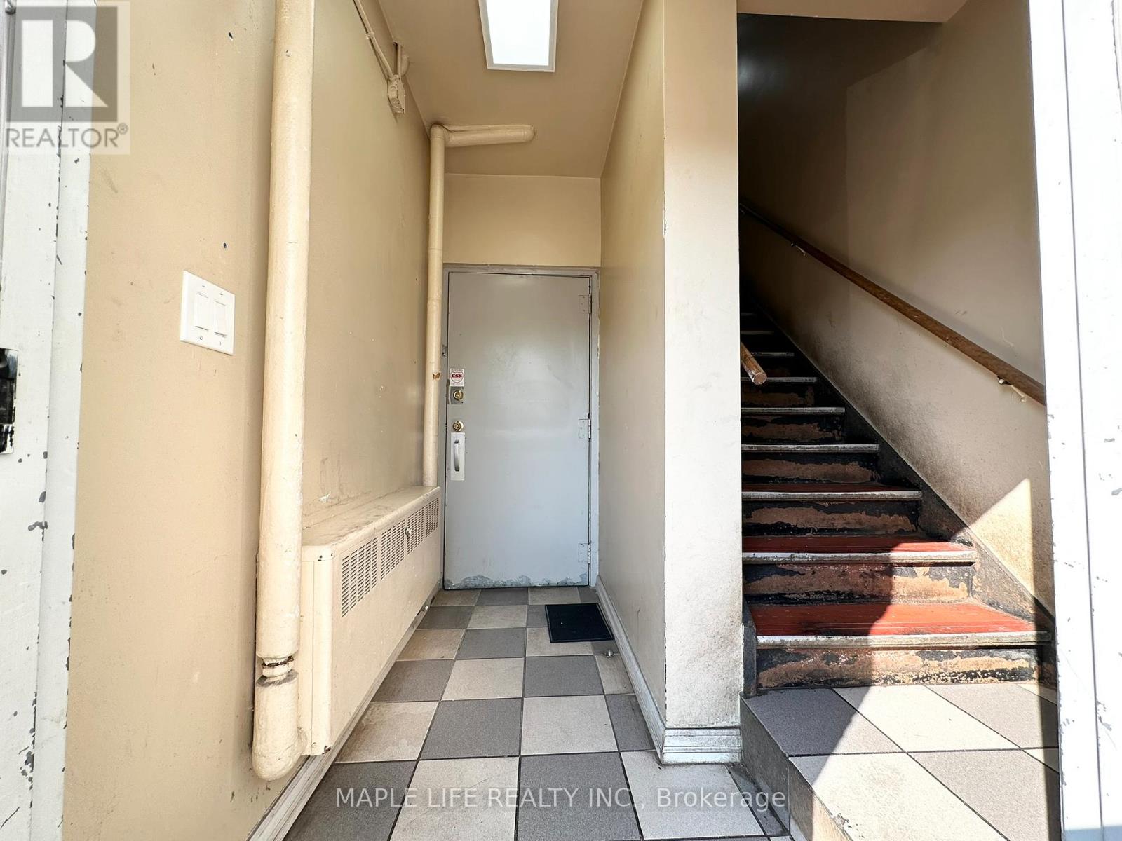 Lower - 901 Yonge Street Property Photo 32