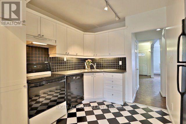 34 Macpherson Avenue Property Photo 5