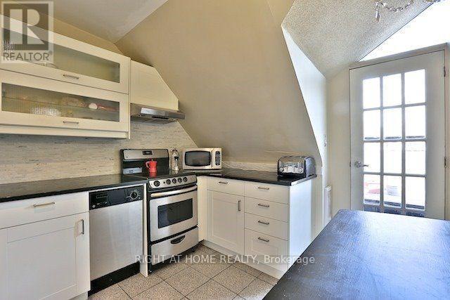 34 Macpherson Avenue Property Photo 13
