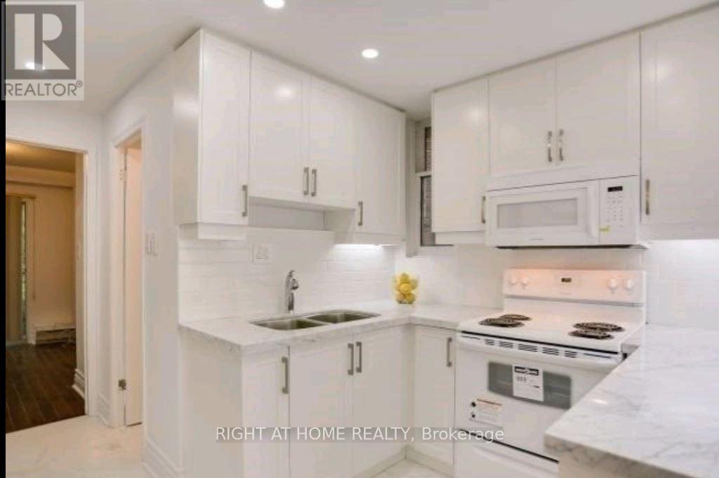 34 Macpherson Avenue Property Photo 16