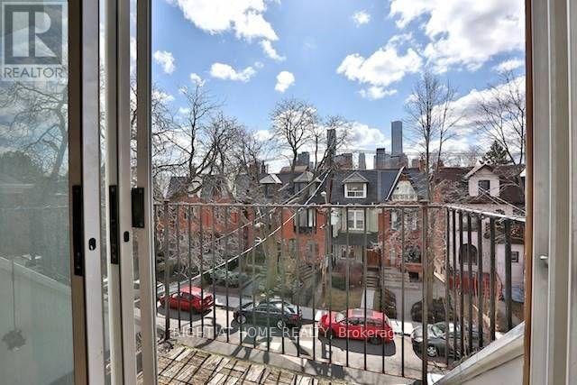 34 Macpherson Avenue Property Photo 17