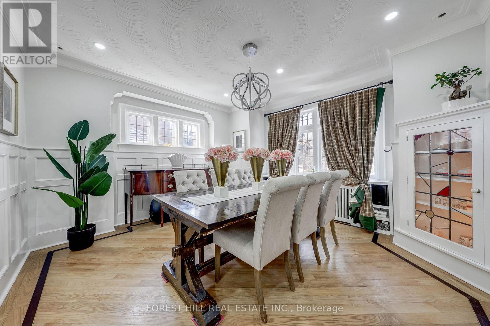 607 SPADINA ROAD