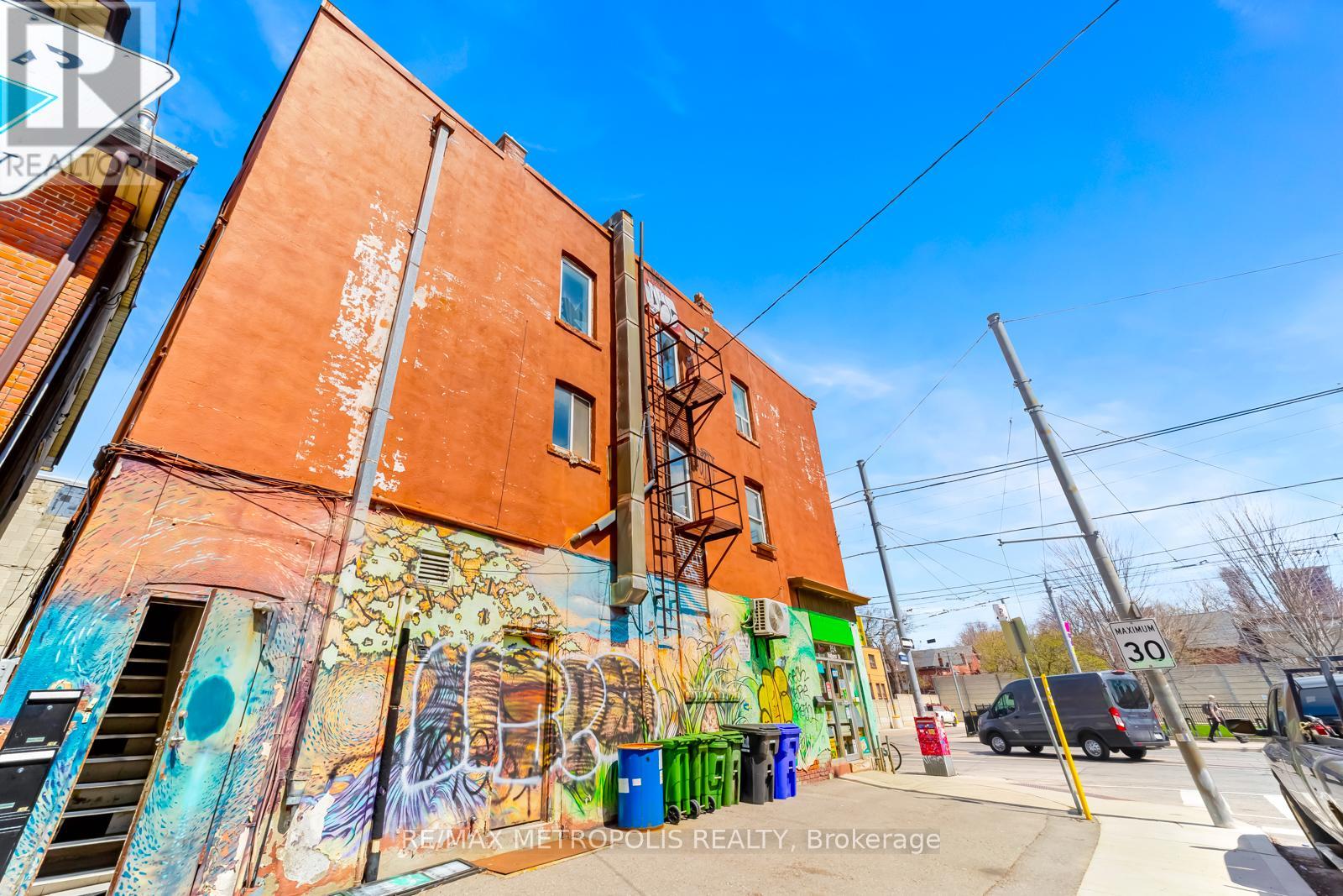 854 BATHURST STREET