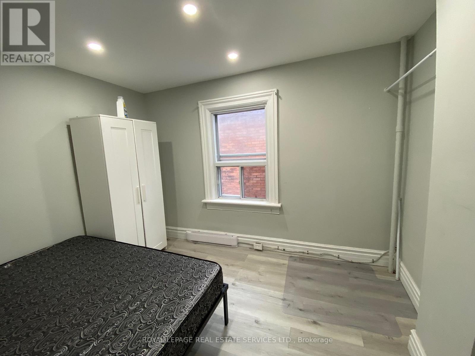 203 - 206 Carlton Street Property Photo 2