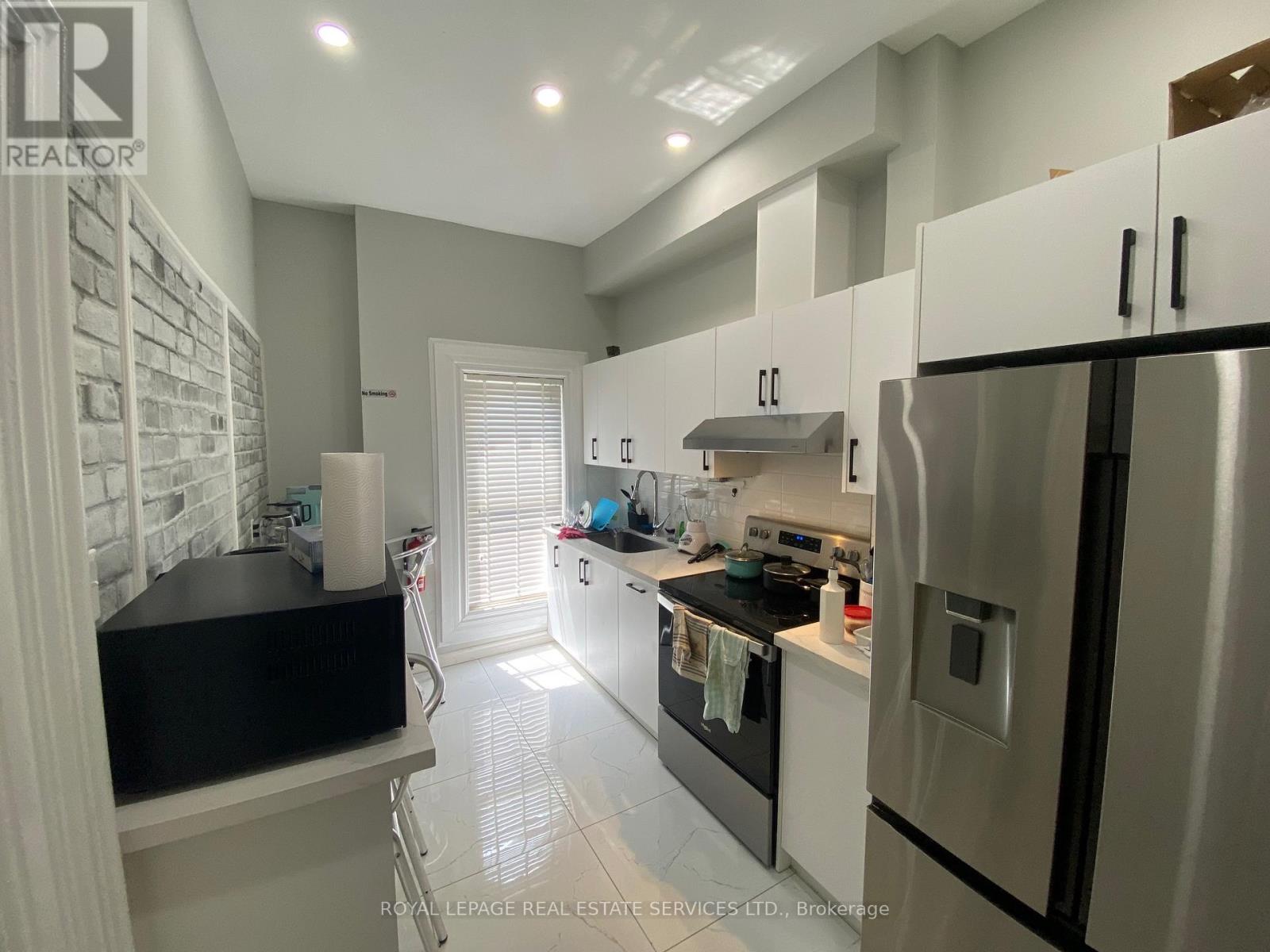 203 - 206 Carlton Street Property Photo 4