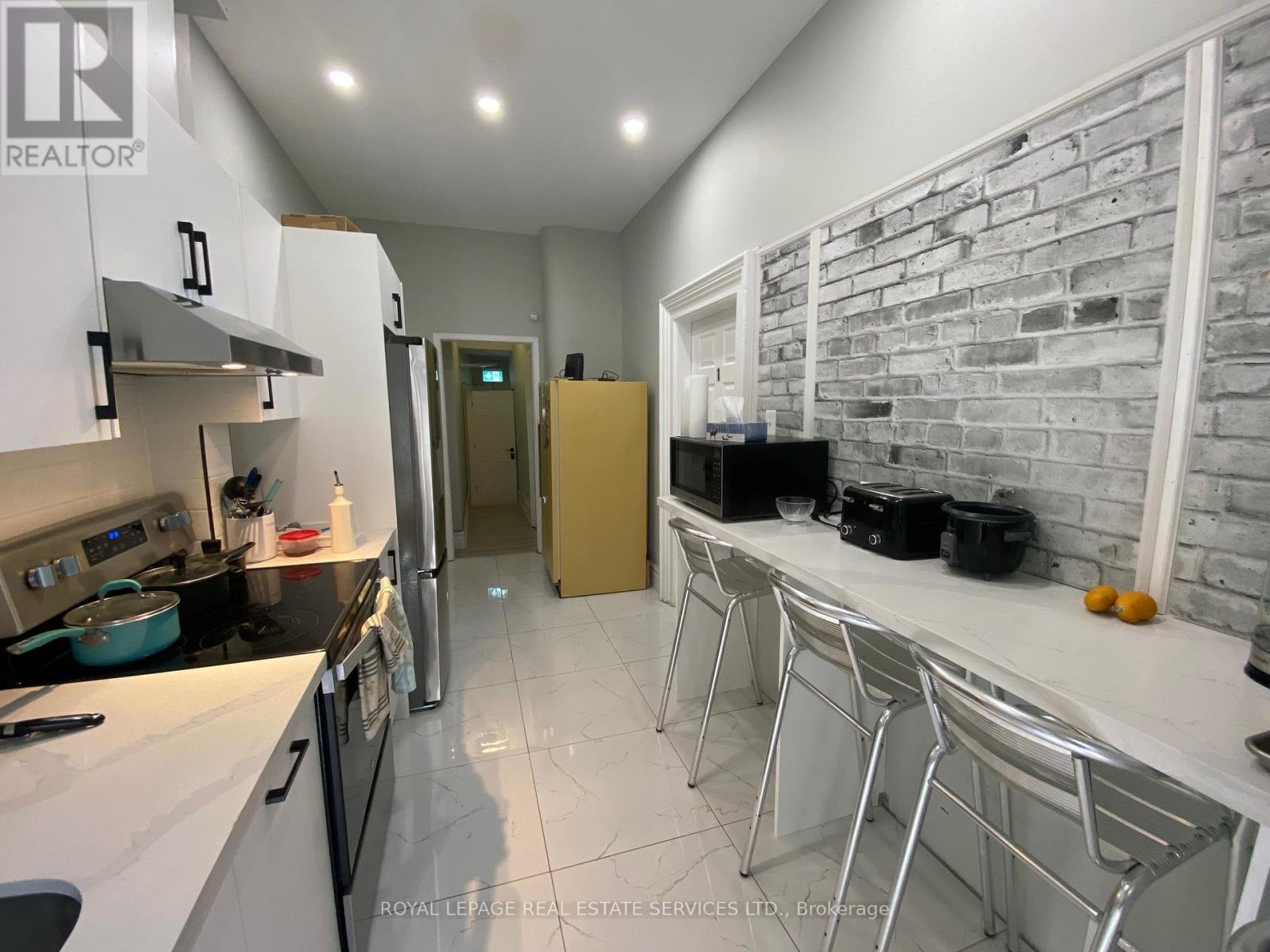 203 - 206 Carlton Street Property Photo 5