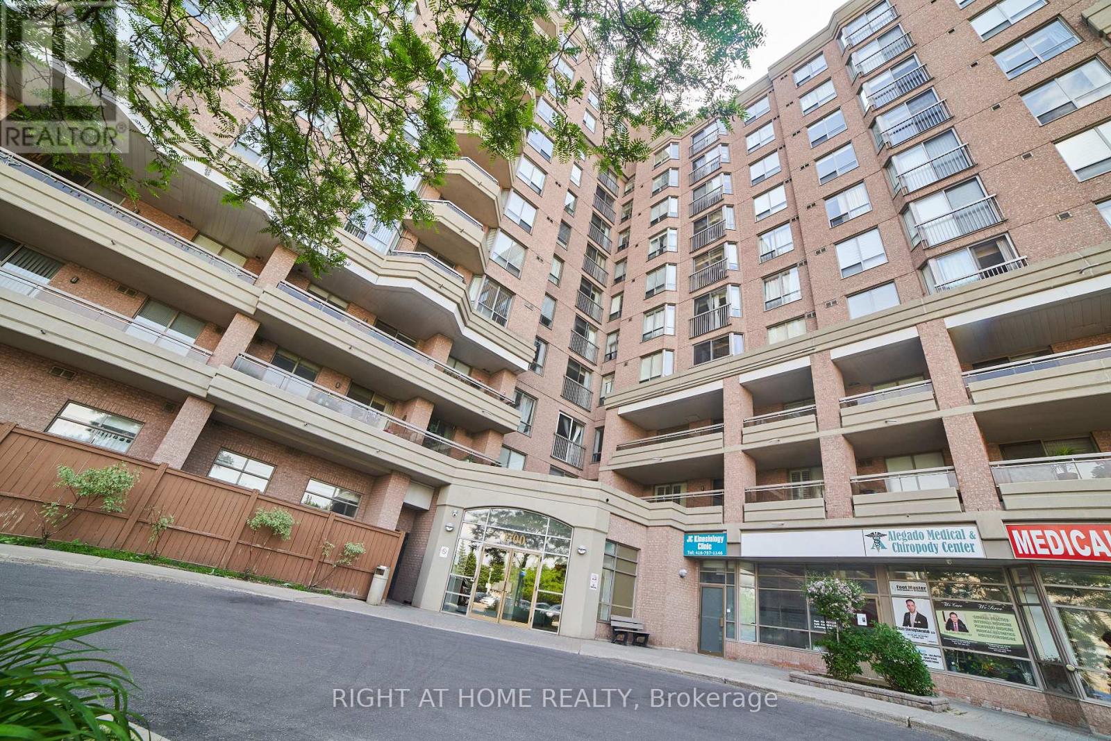 609 - 1700 Eglinton Avenue E Property Photo 1