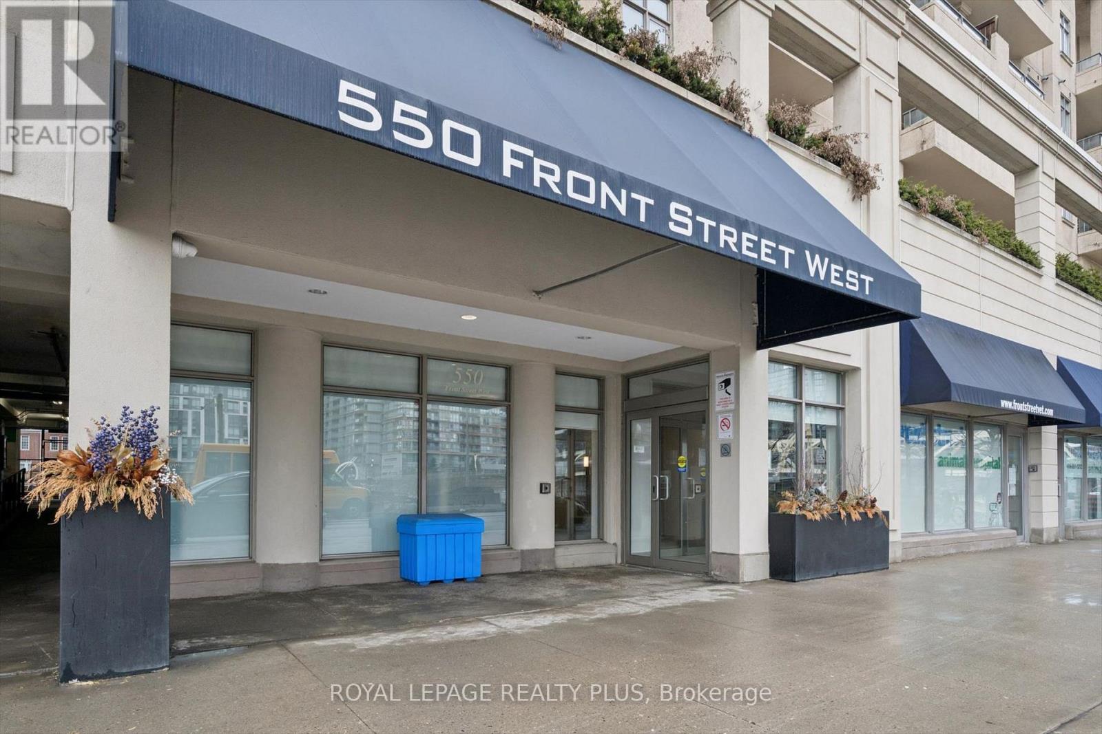 620 - 550 Front Street W Property Photo 2