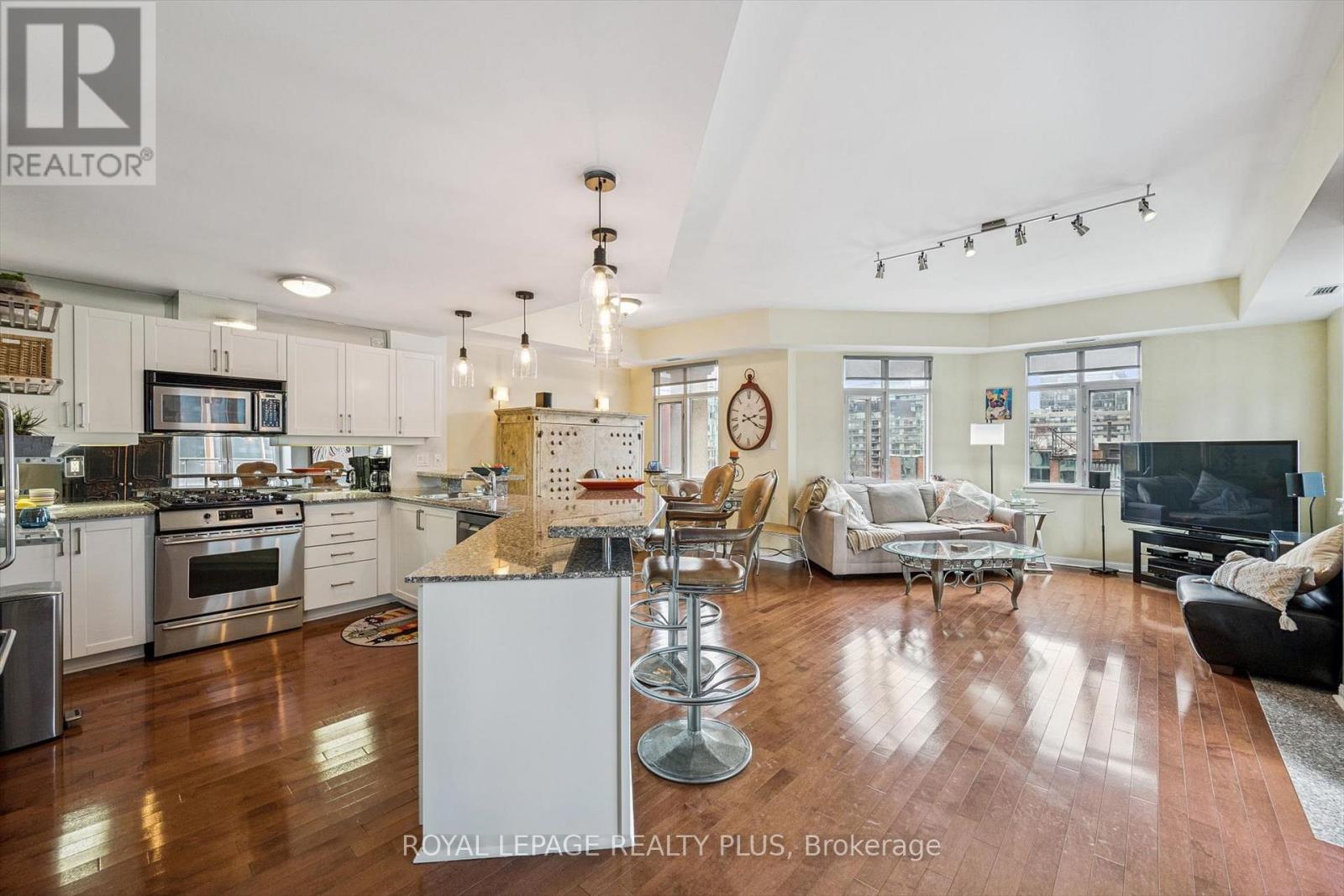 620 - 550 Front Street W Property Photo 5