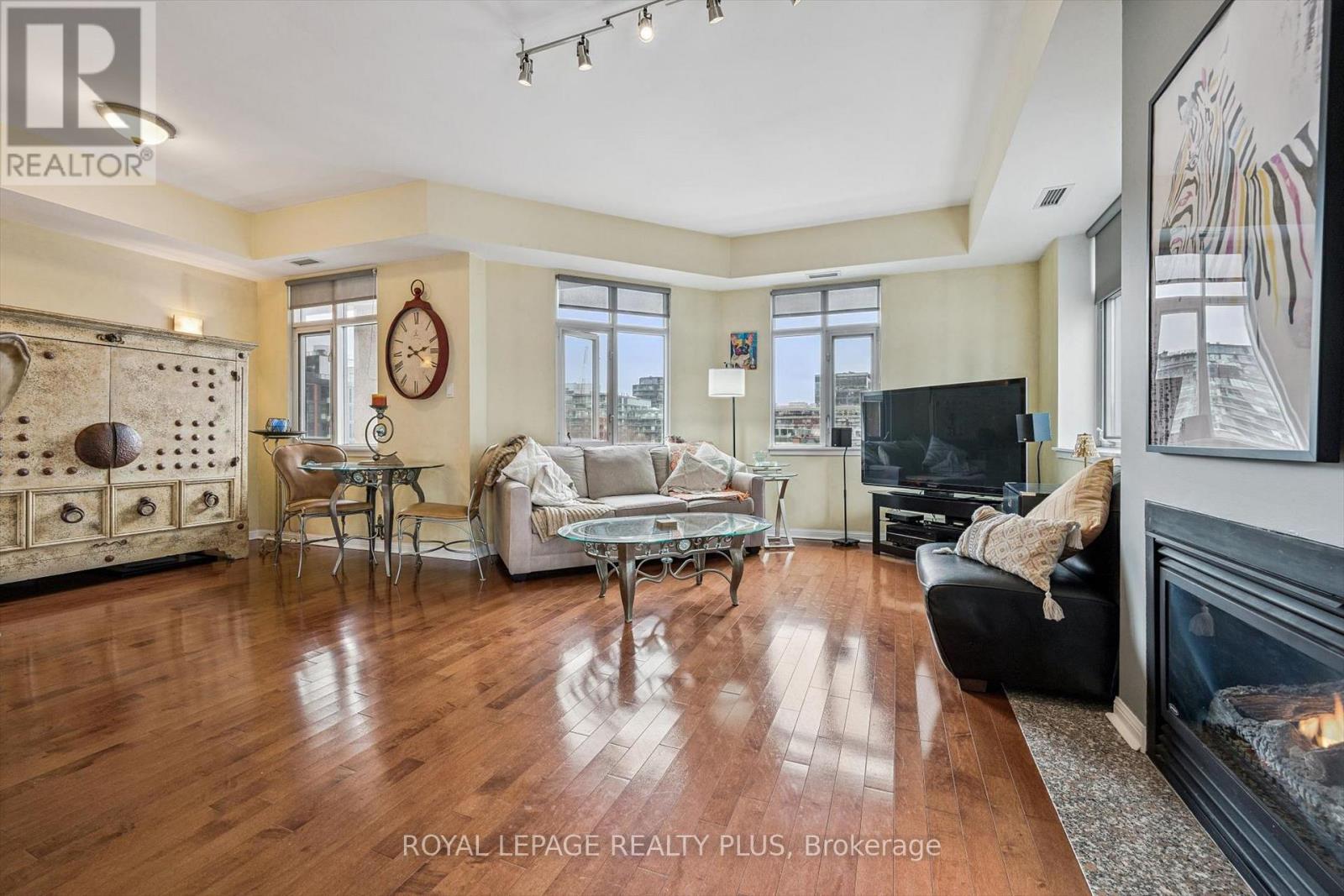 620 - 550 Front Street W Property Photo 6