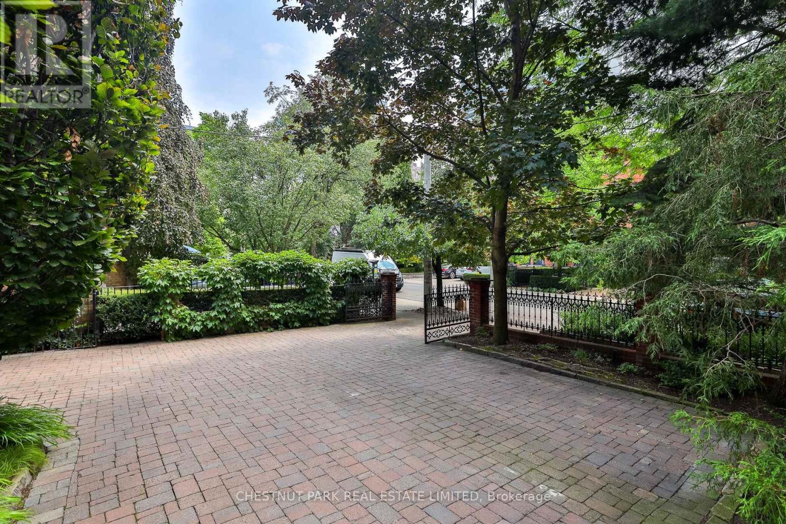 46 Lowther Avenue Property Photo 3