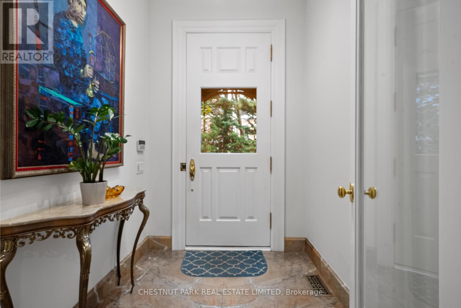 46 Lowther Avenue Property Photo 4