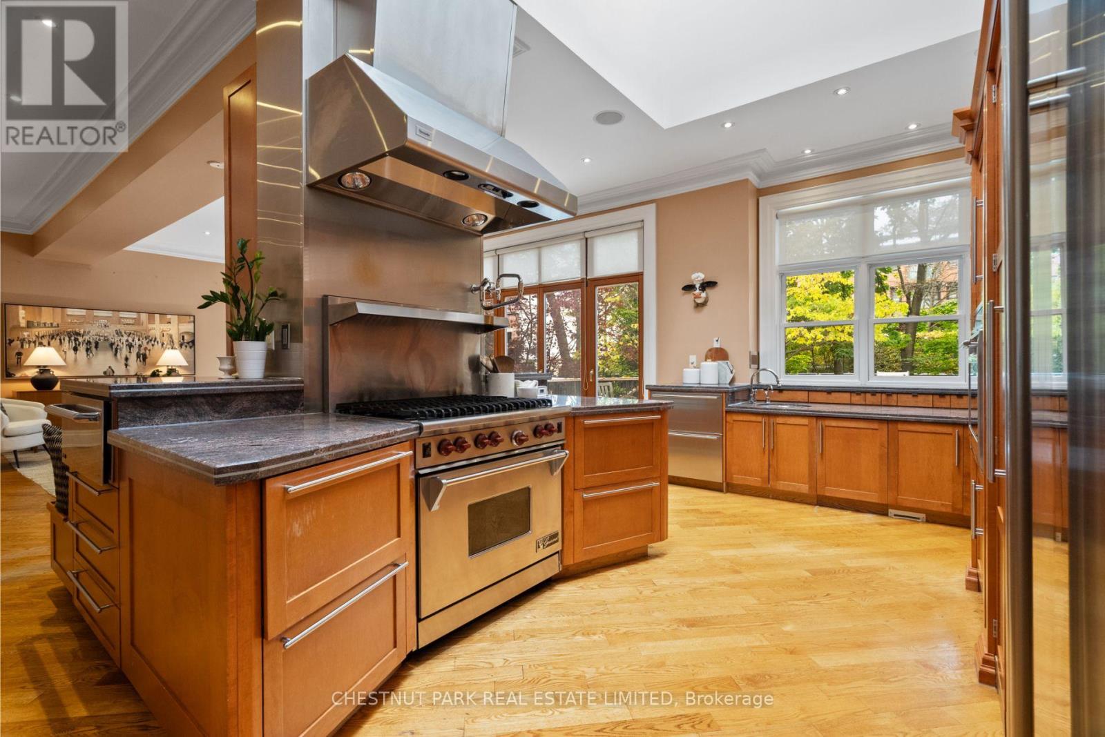 46 Lowther Avenue Property Photo 12