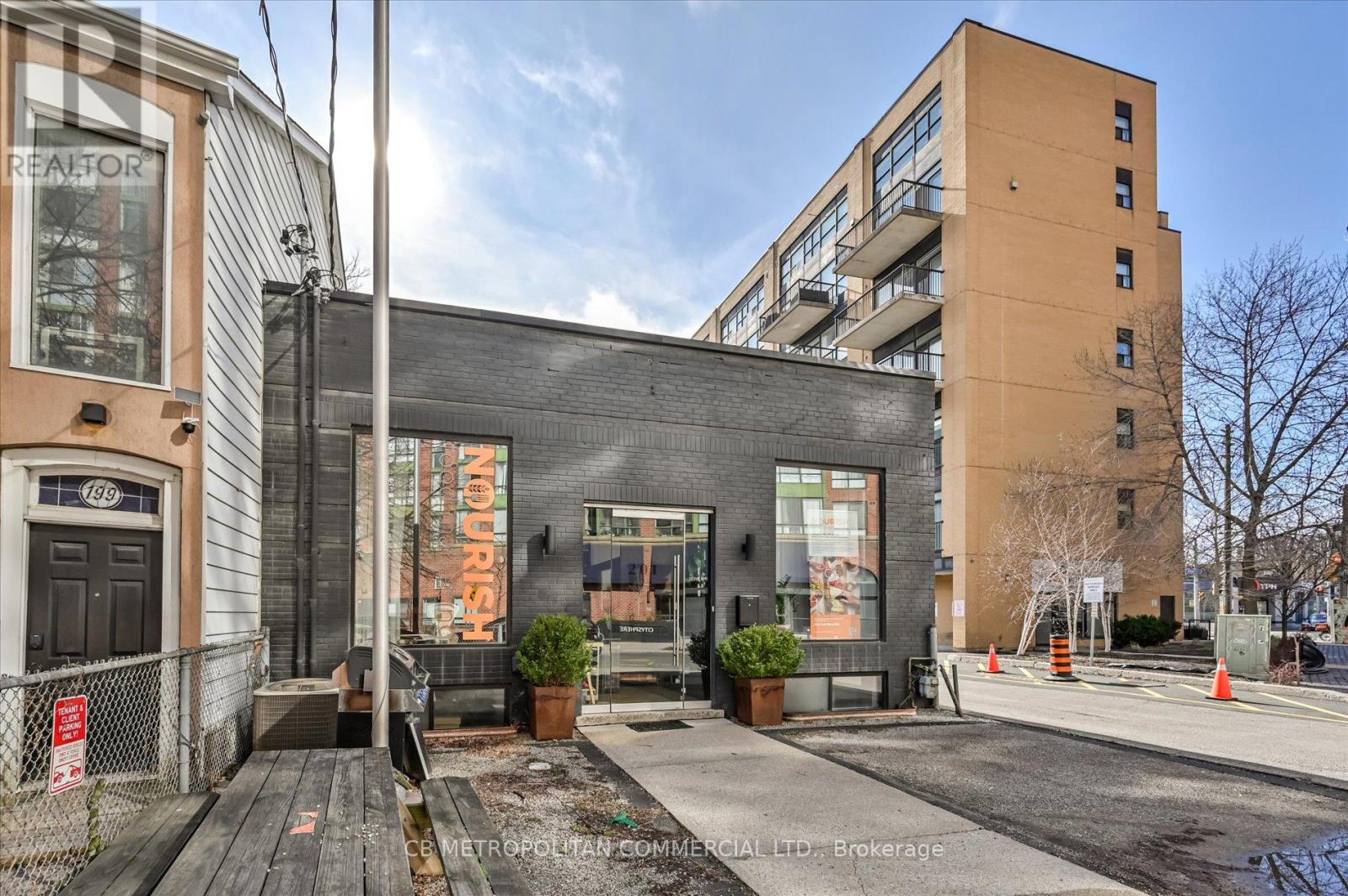 201 Niagara Street Property Photo 3