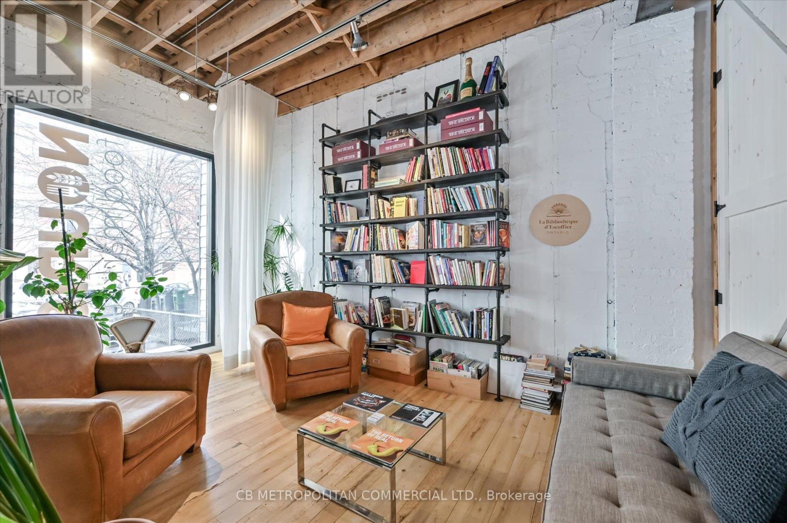 201 Niagara Street Property Photo 8