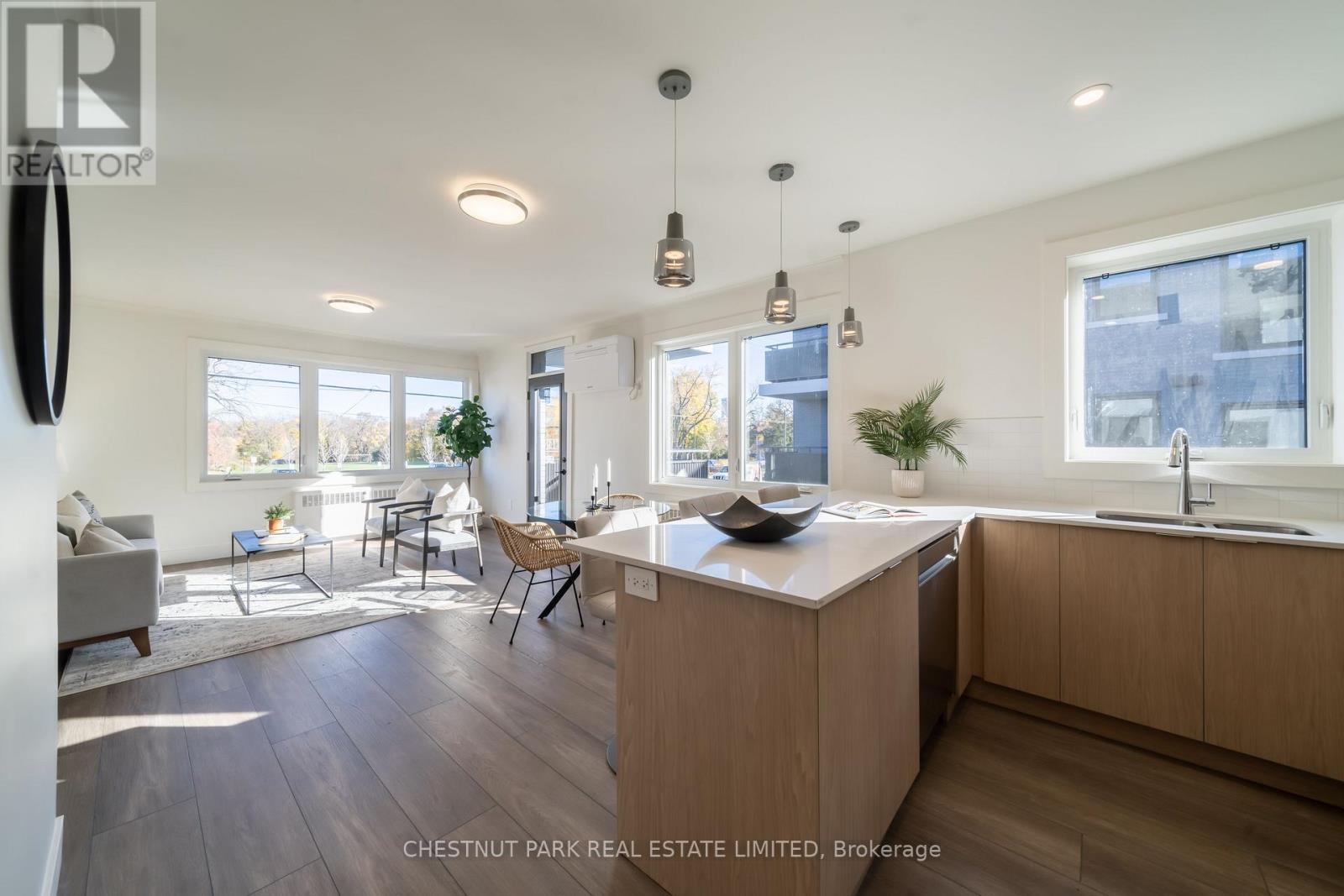 2 - 1492 AVENUE ROAD