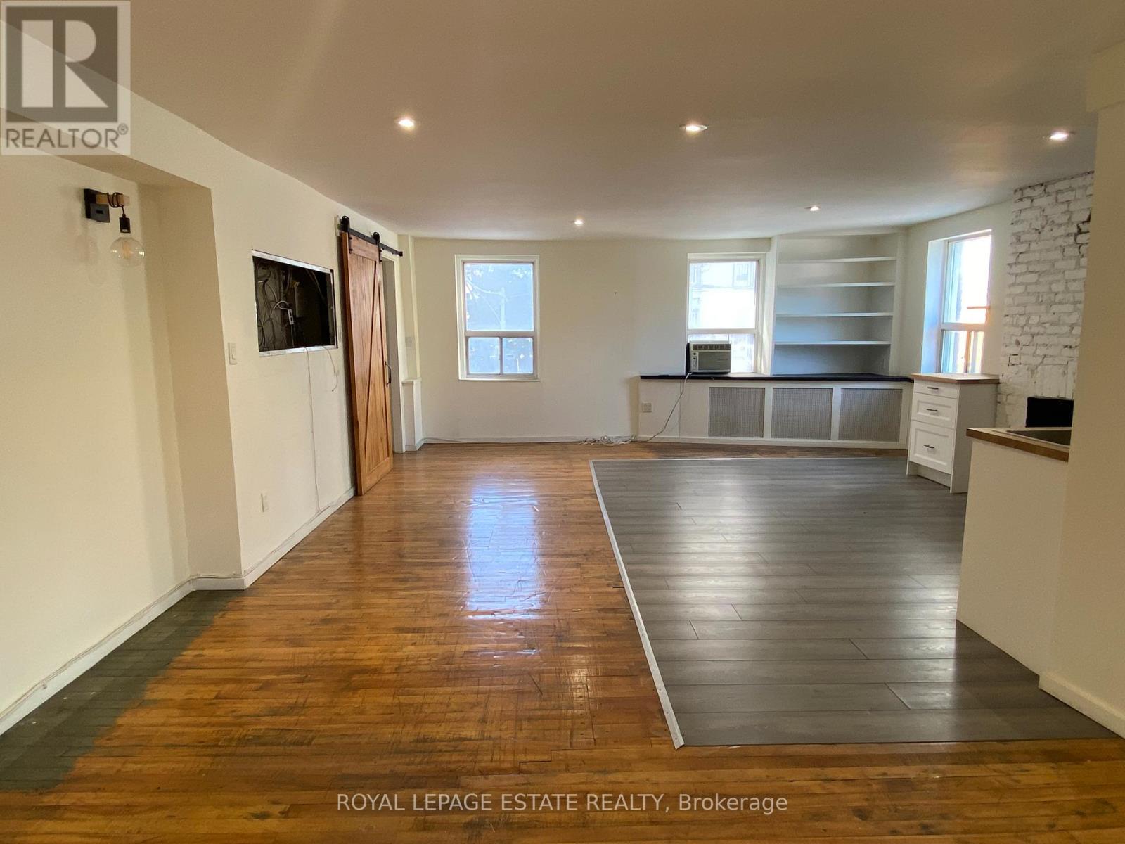 155 Richmond Street E Property Photo 2