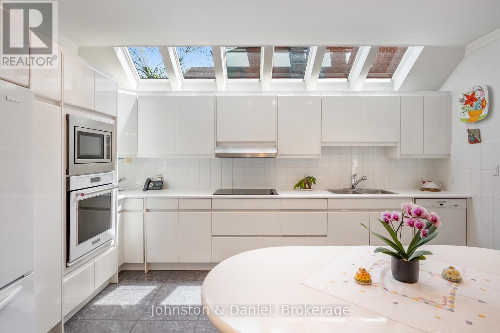 31 George Henry Boulevard Property Photo 8