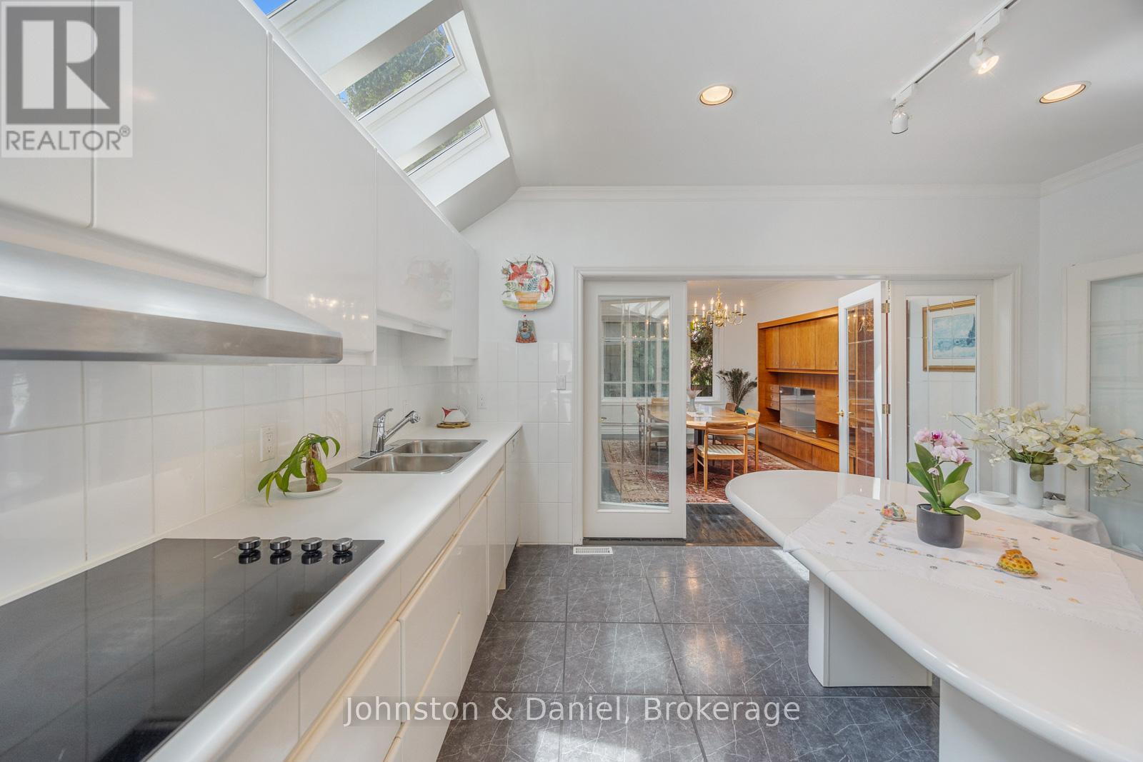 31 George Henry Boulevard Property Photo 10