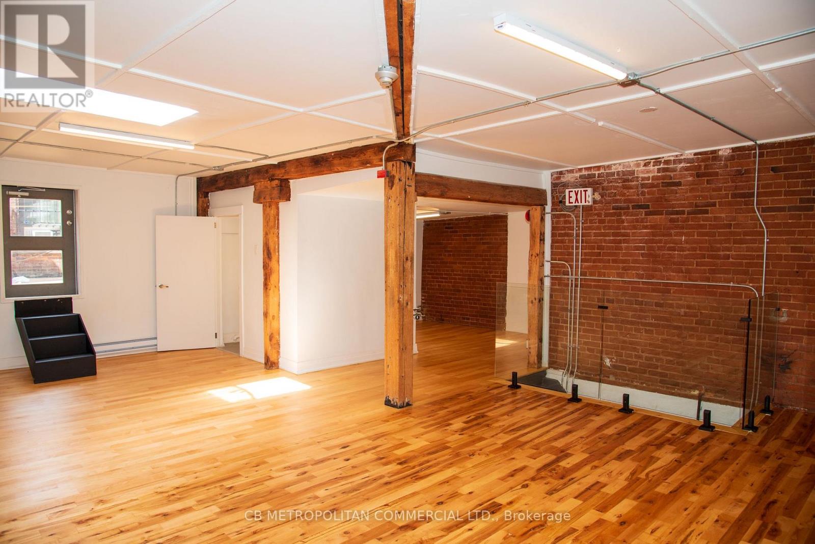 7-REAR - 531-533 YONGE STREET Property Photo 1