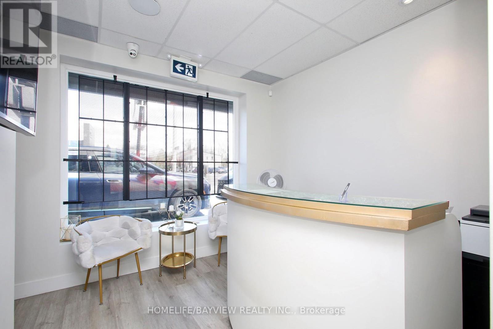 6166 Yonge Street Property Photo 4