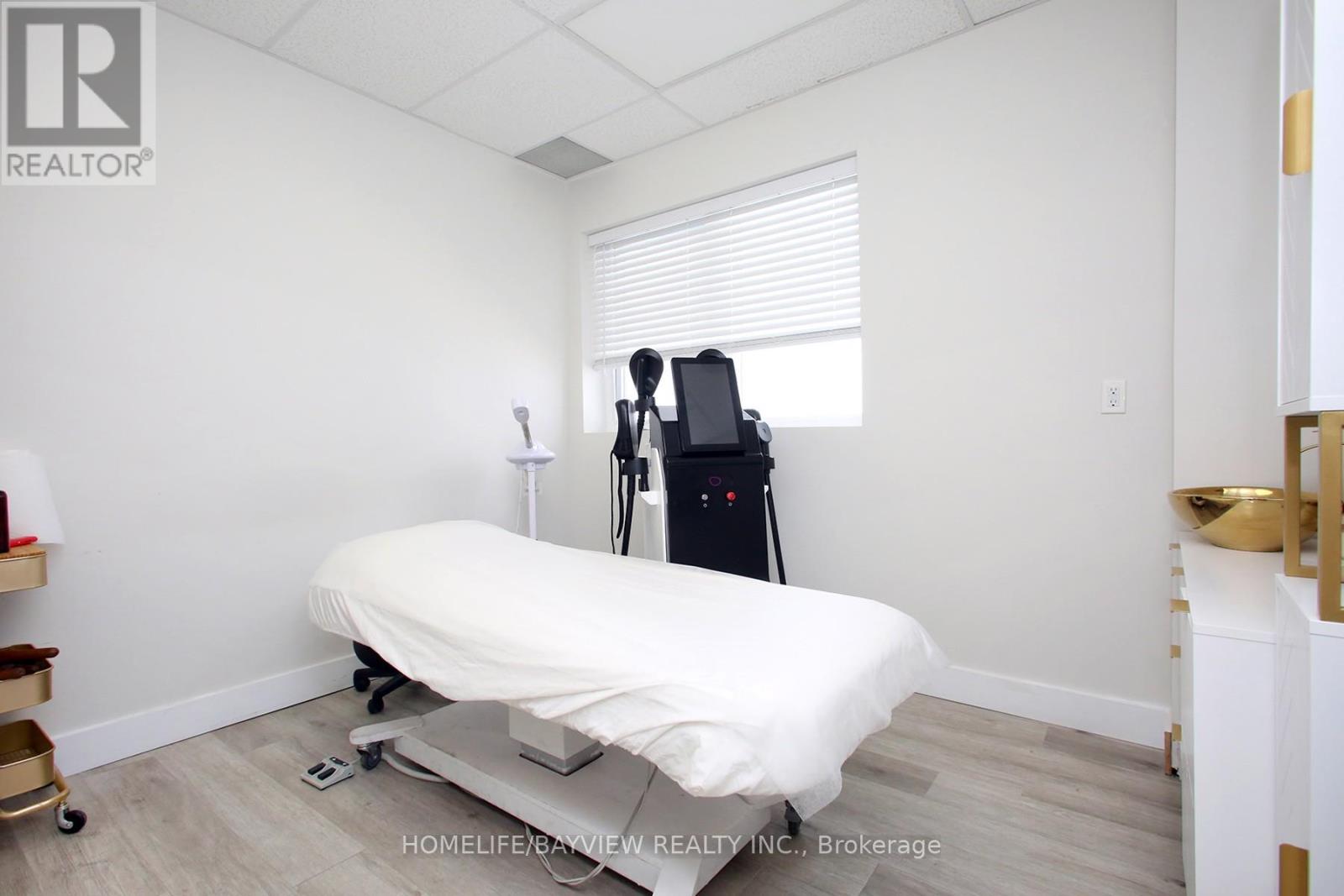 6166 Yonge Street Property Photo 7