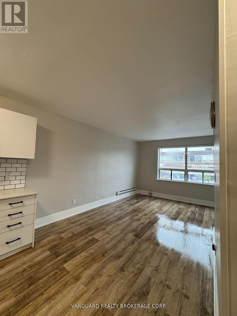 1623a Eglinton Avenue Property Photo 2
