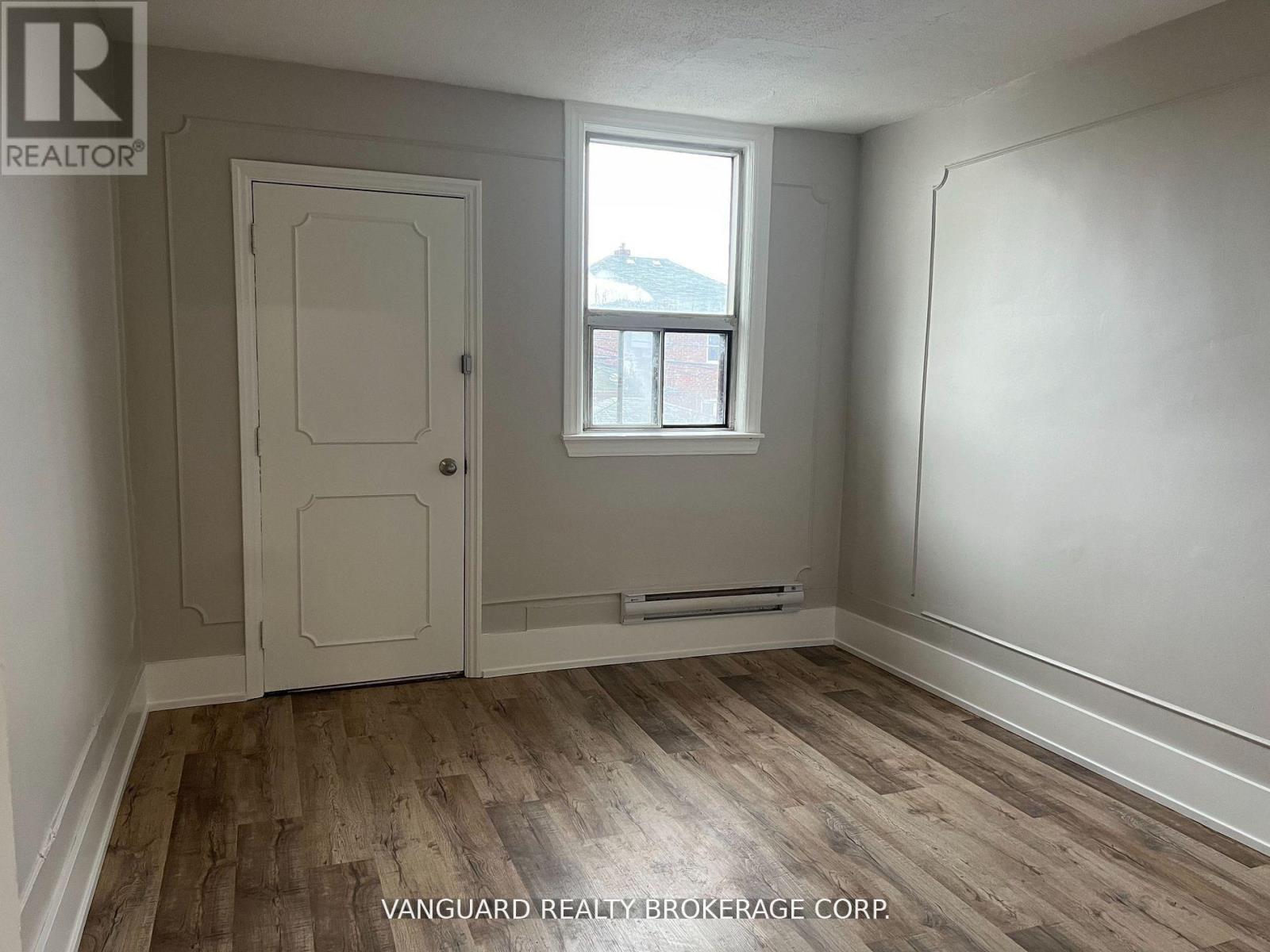 1623a Eglinton Avenue Property Photo 3