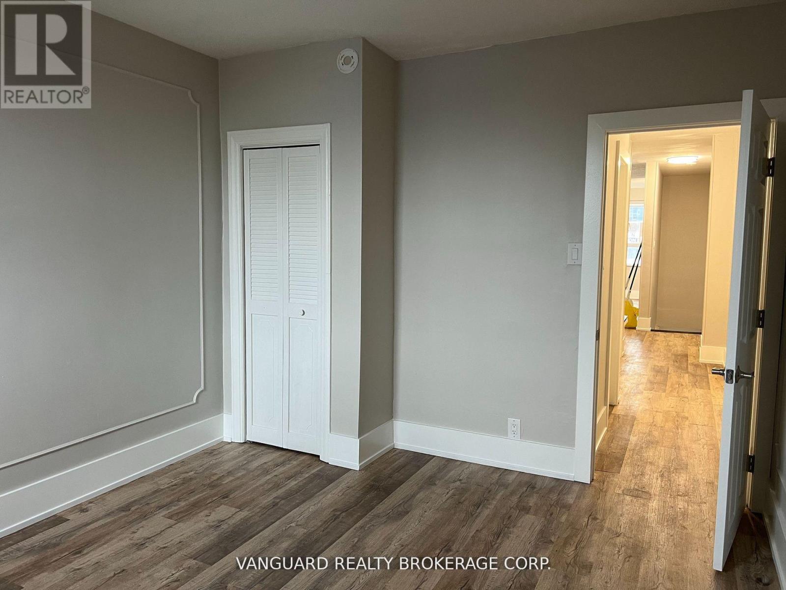 1623a Eglinton Avenue Property Photo 4