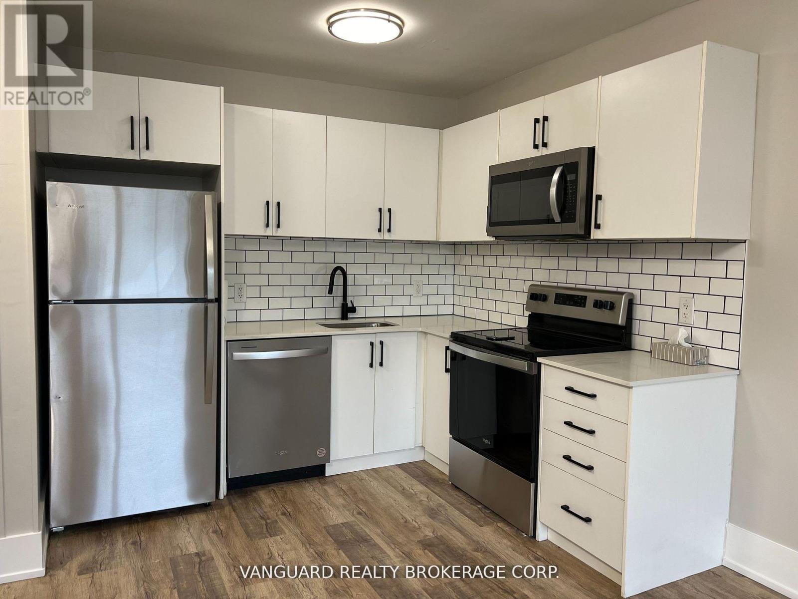 1623a Eglinton Avenue Property Photo 8