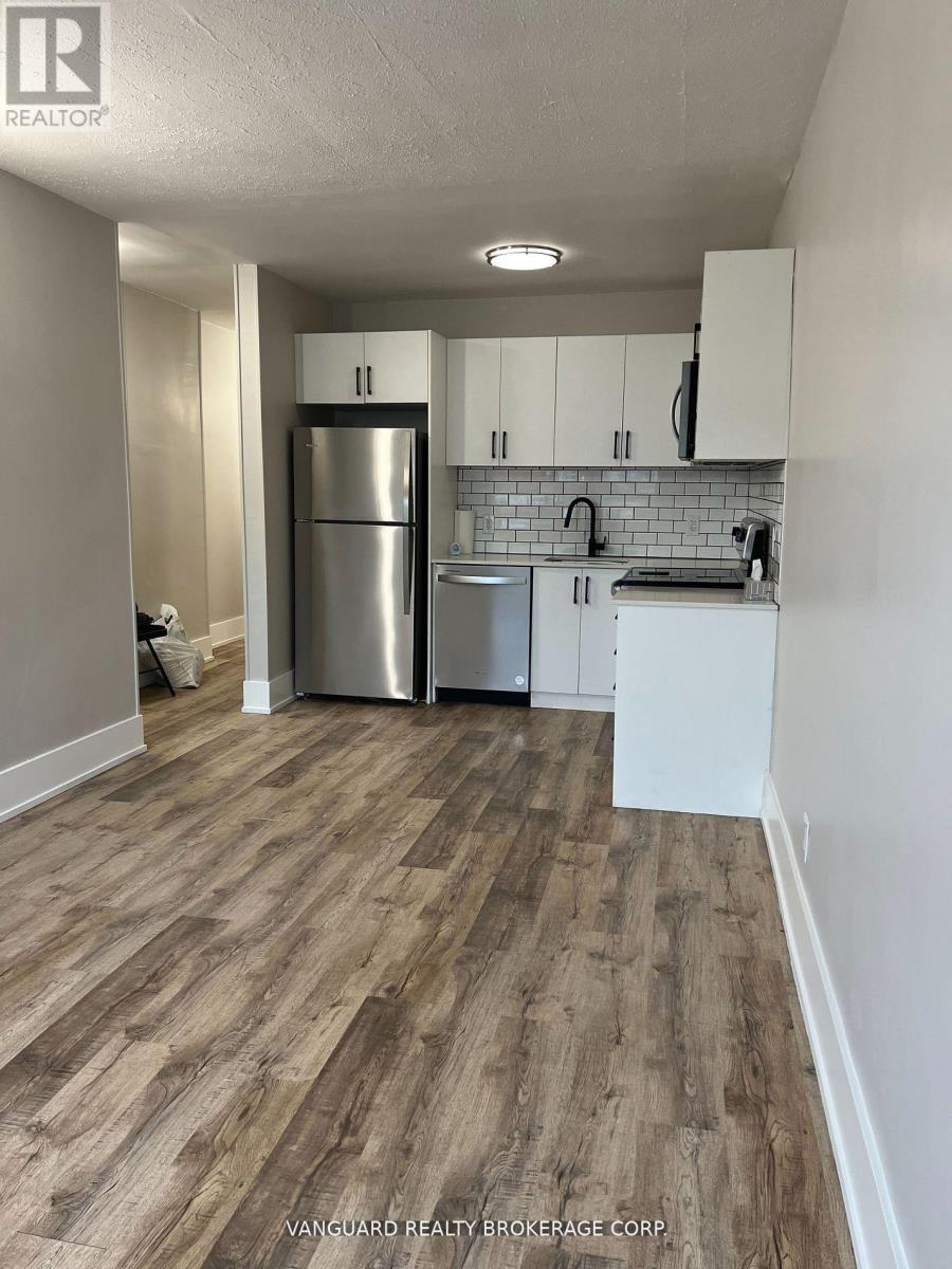 1623a Eglinton Avenue Property Photo 9