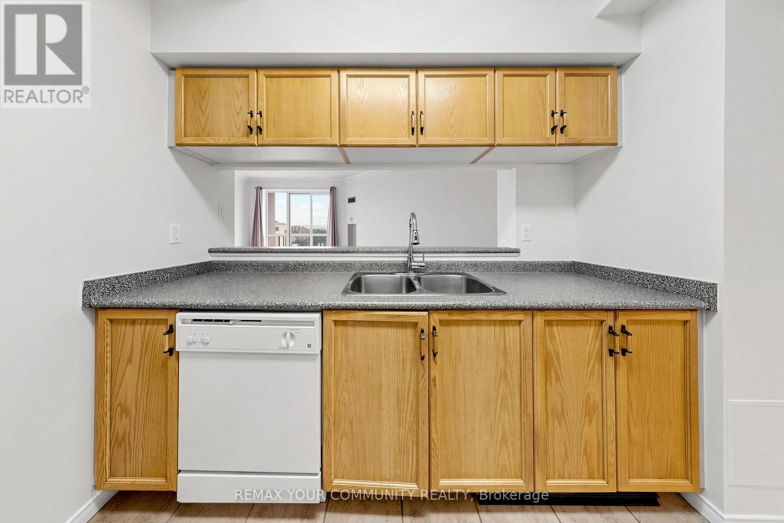 506 - 800 Sheppard Avenue W Property Photo 8