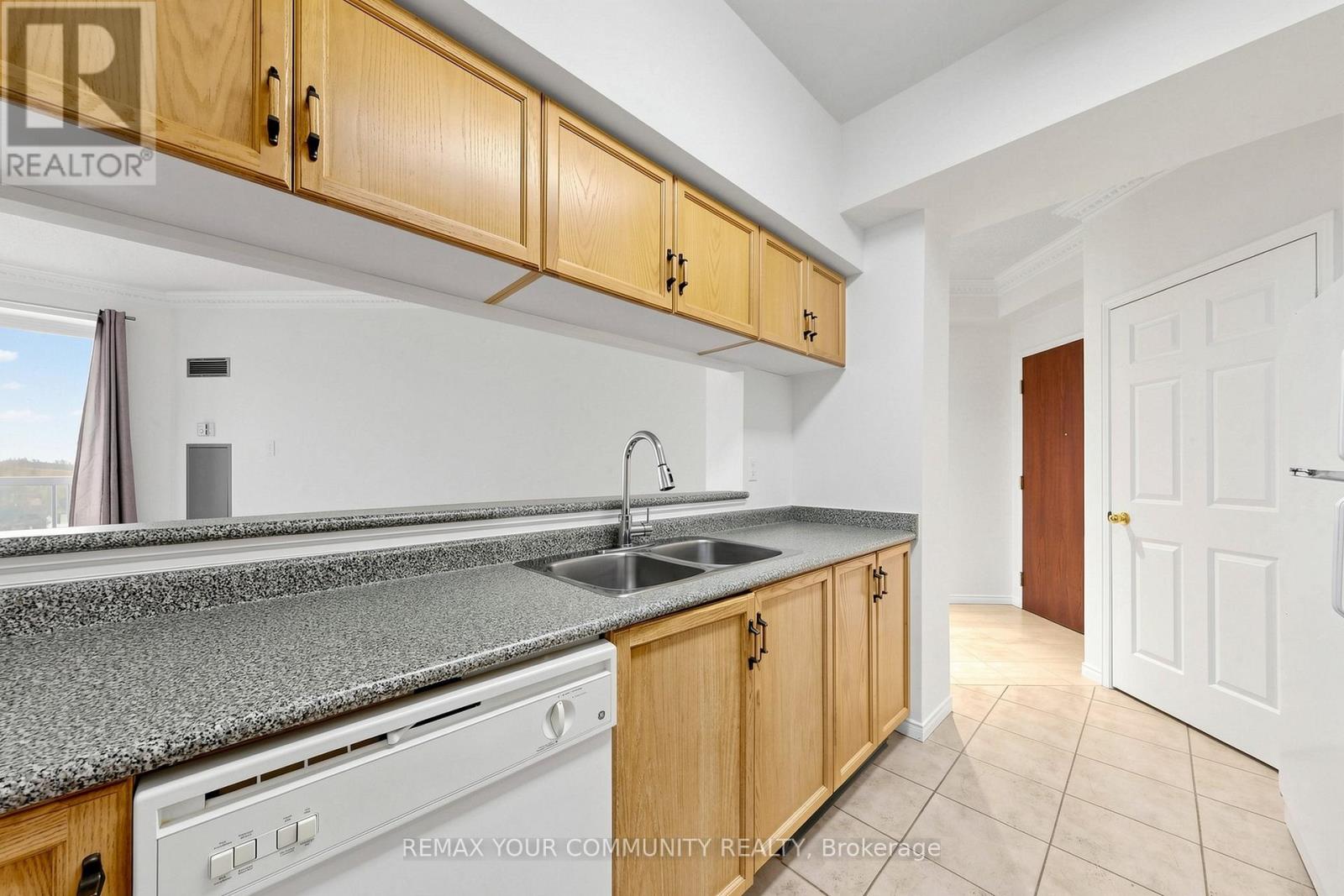 506 - 800 Sheppard Avenue W Property Photo 9