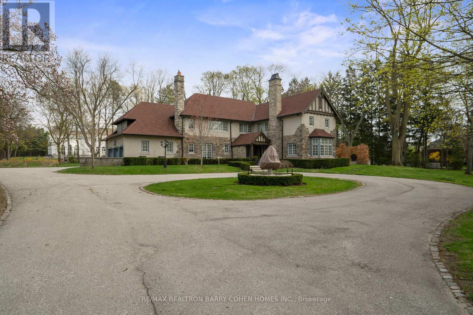 15 Park Lane Circle Property Photo 2