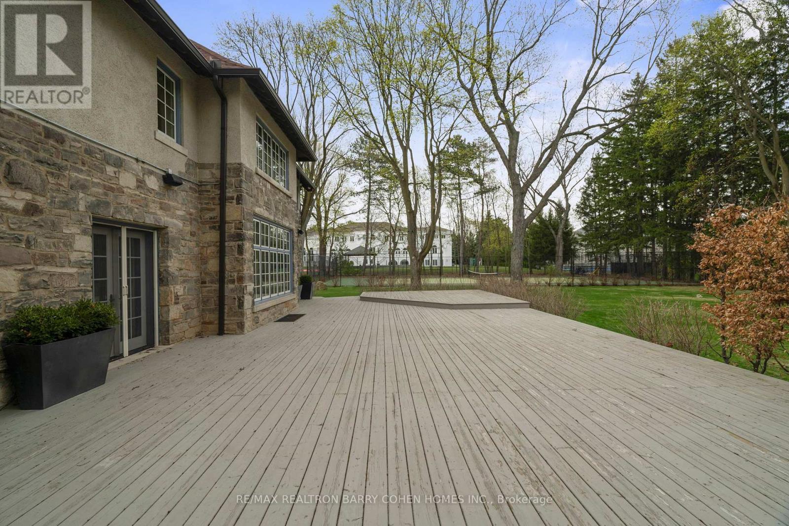 15 Park Lane Circle Property Photo 42