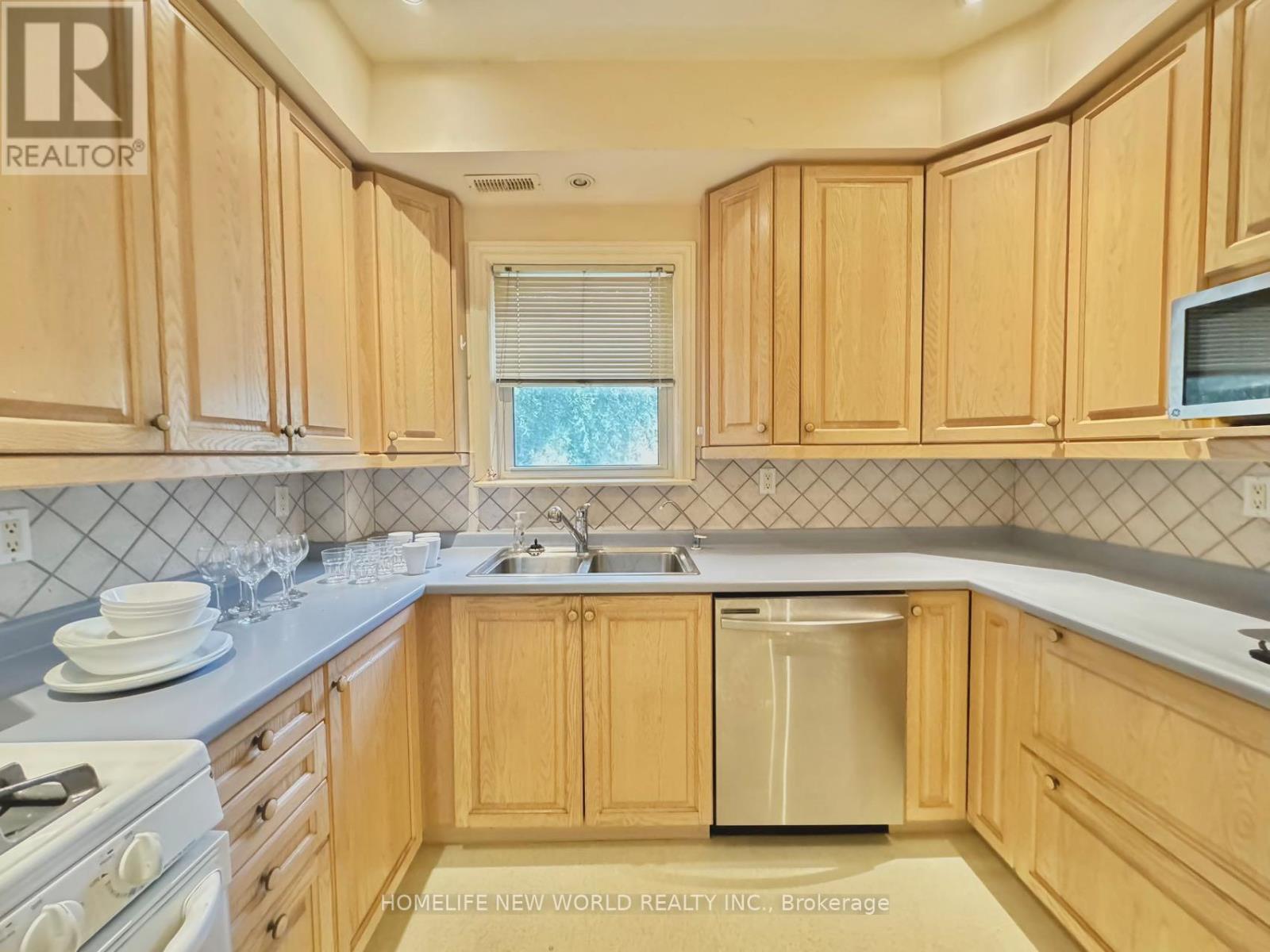 1563 Bathurst Street Property Photo 8