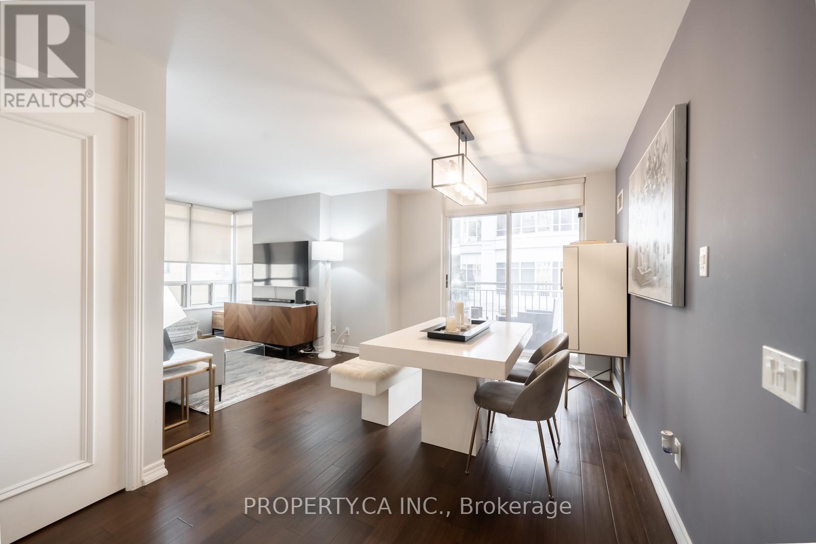 202 - 60 ST CLAIR AVENUE W