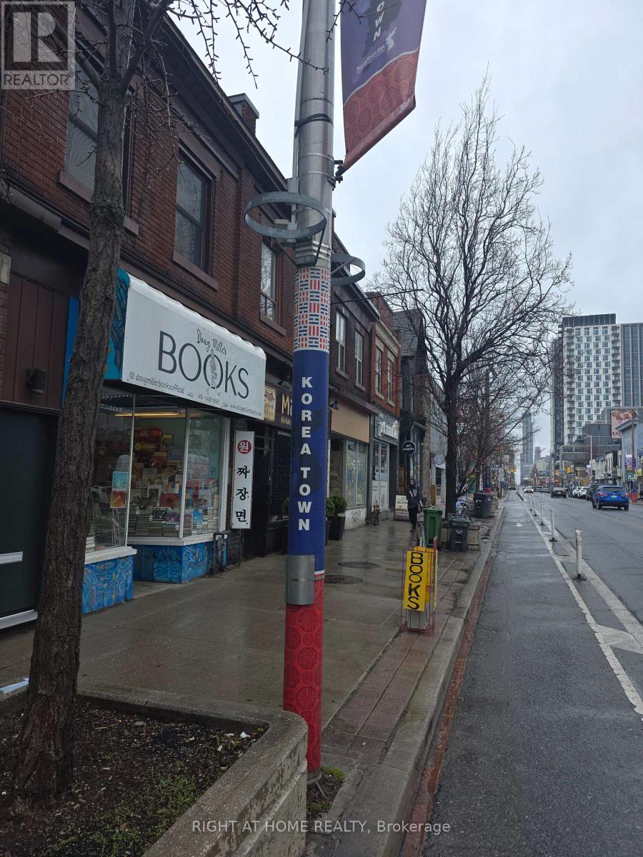 654 Bloor Street W Property Photo 6