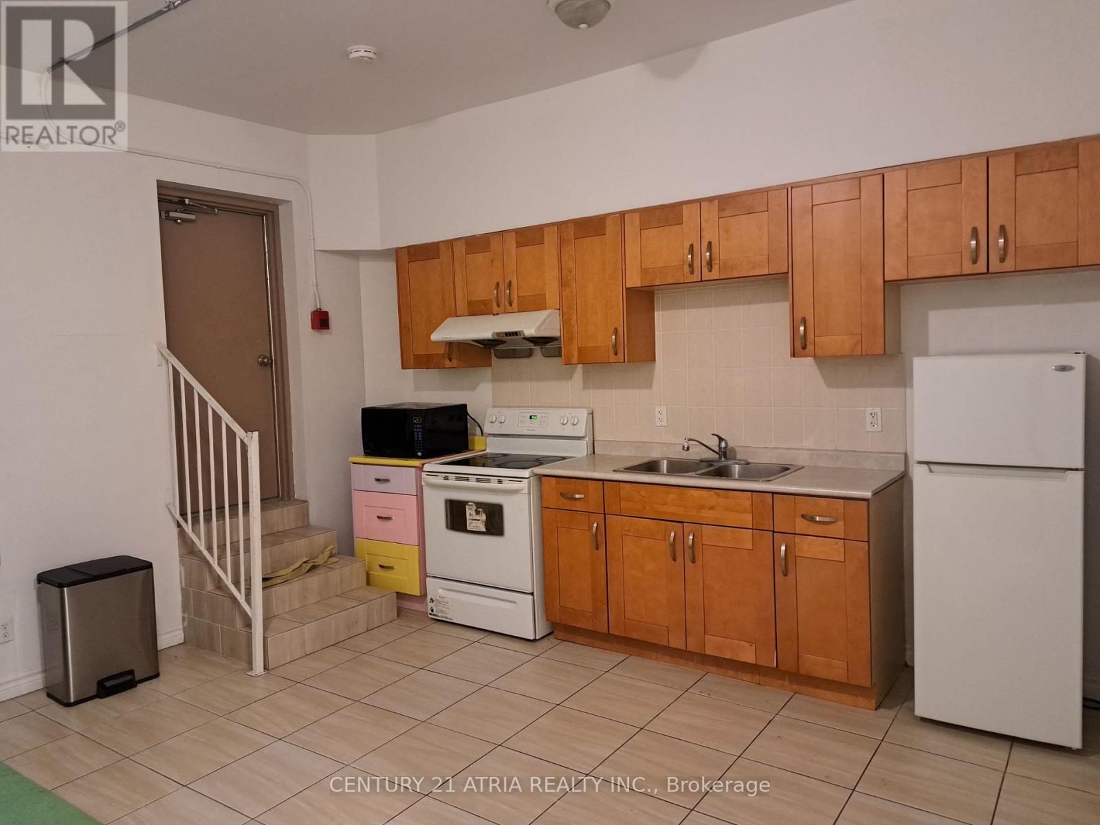 302 - 366 College Street Property Photo 2