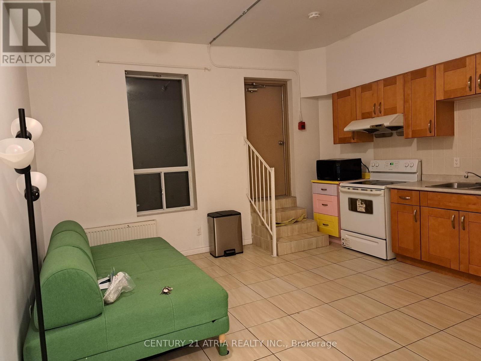 302 - 366 College Street Property Photo 3