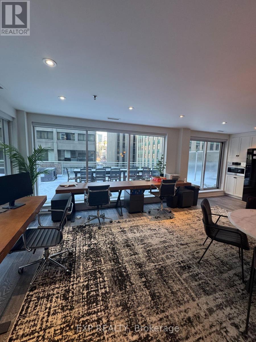 73 Richmond Street W Property Photo 6