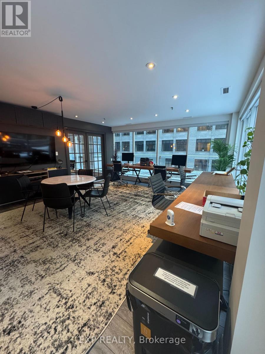73 Richmond Street W Property Photo 8