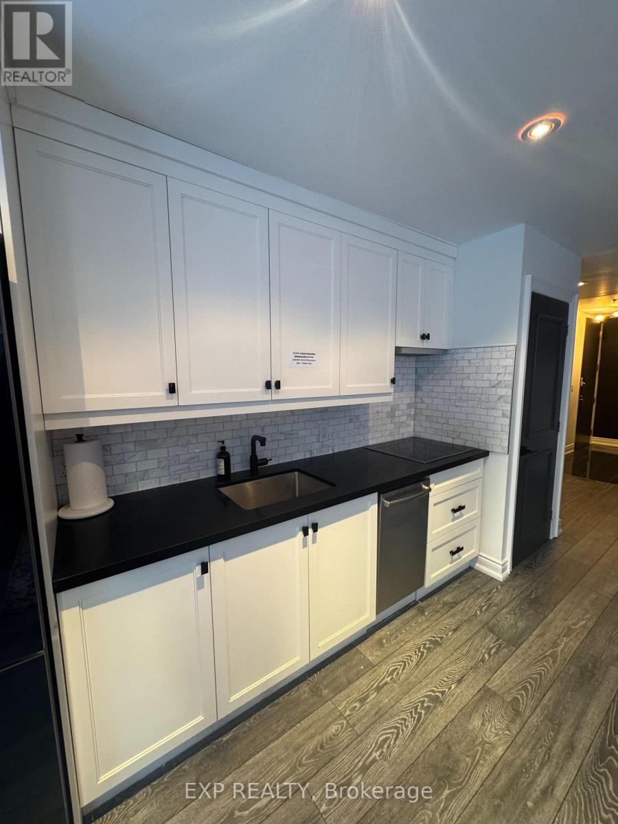 73 Richmond Street W Property Photo 13