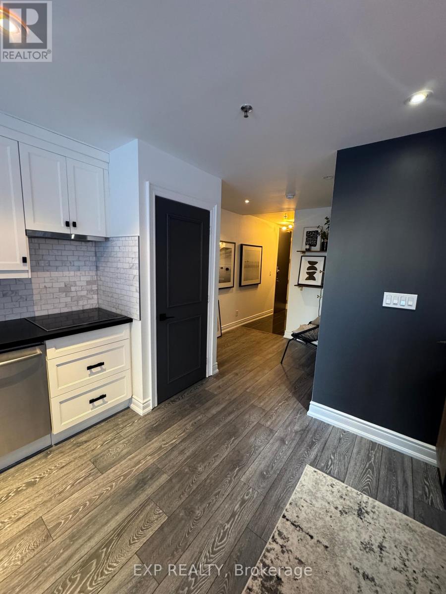 73 Richmond Street W Property Photo 14