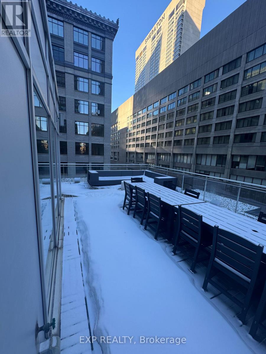 73 Richmond Street W Property Photo 17