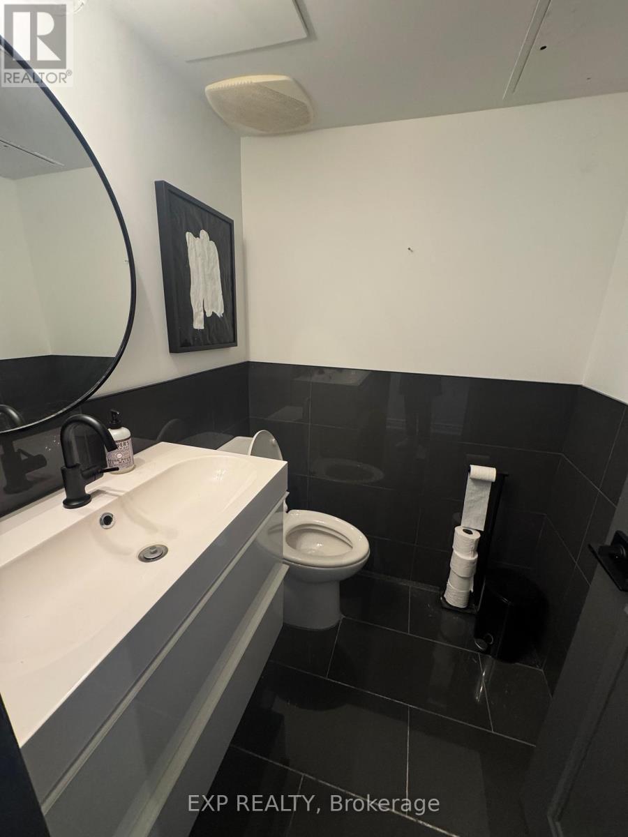 73 Richmond Street W Property Photo 20