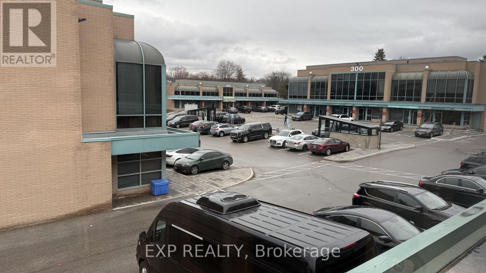 522 - 1315 Lawrence Avenue E Property Photo 2