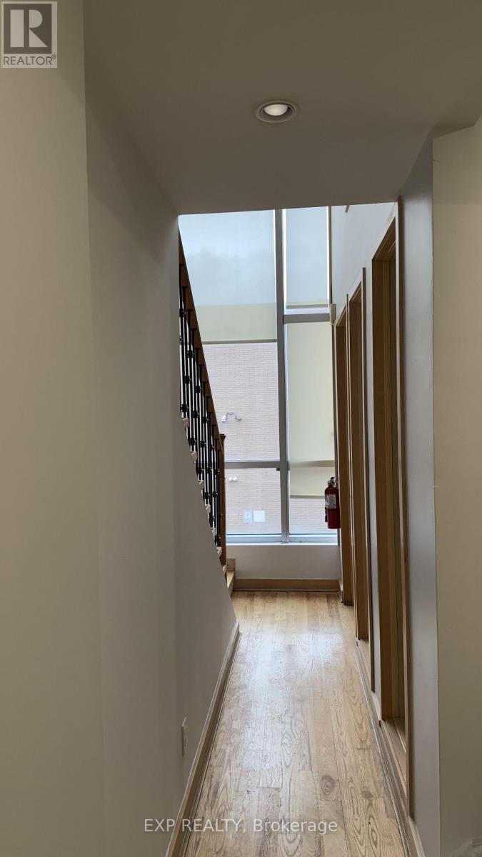 522 - 1315 Lawrence Avenue E Property Photo 3